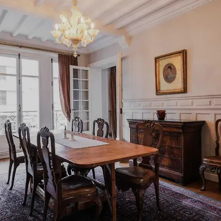 Apartment Period Splendor Near Champs Elysees Paris