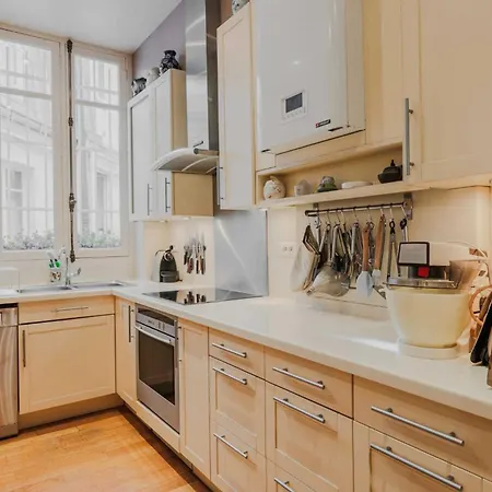 Apartment Period Splendor Near Champs Elysees