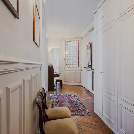 Apartment Period Splendor Near Champs Elysees