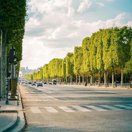 Apartment Period Splendor Near Champs Elysees Paris