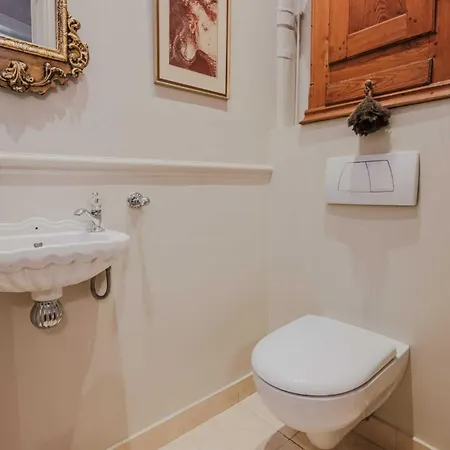 Apartment Period Splendor Near Champs Elysees